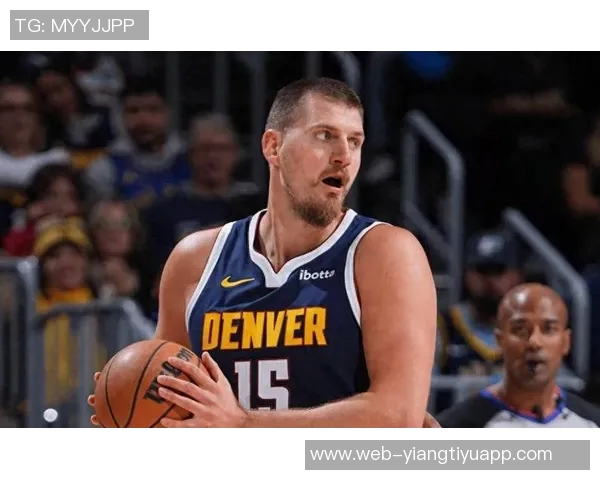 约基奇轻松发挥9投6中贡献12分9篮板6助攻展现全面能力