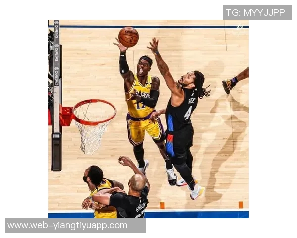 阿尔瓦拉多腿部受伤紧急返回更衣室希望尽快恢复状态