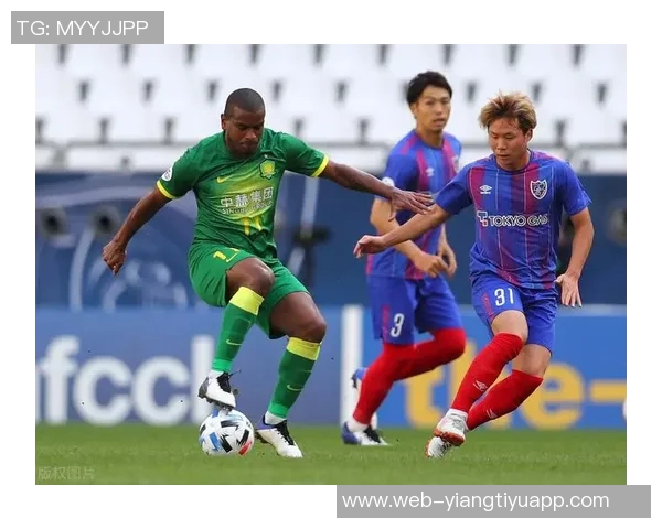 前大连人球员质疑上海人执教失控高层决策引发争议